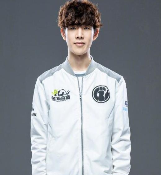 辅助交流！ EDward Gaming 官方： Vampire 转会至iG俱乐部